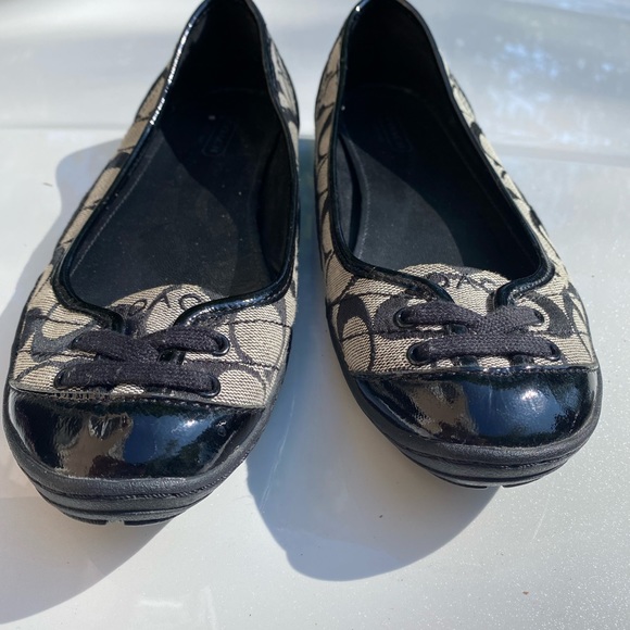 Coach Dannie Flats